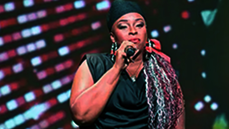 JAGUAR WRIGHT RECEIVES THE DEFENDER OF FREEDOM AWARD